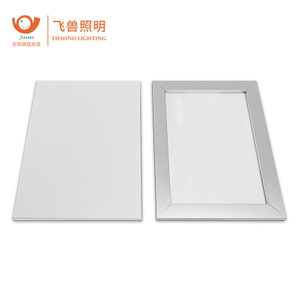 Miroir de courtoisie de maquillage à LED éclairé pour salle de bains fabriqué en Chine avec lumières