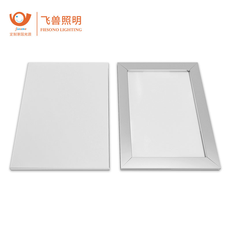 Miroir de courtoisie de maquillage à LED éclairé pour salle de bains fabriqué en Chine avec lumières